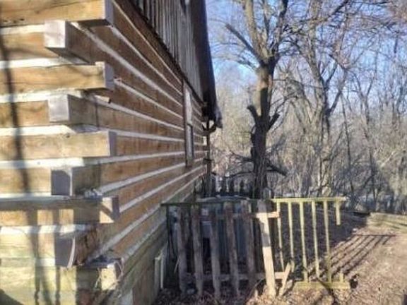 3rd image of 107 E Locust Grove Rd