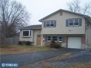 124 Colonial Rd, Beverly, NJ 08010