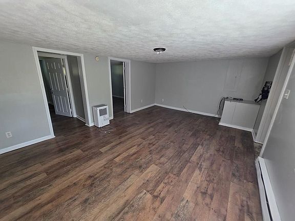 3rd image of 307 1/2 Morris Ave