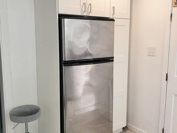 4th image of 11 Taylor St #1