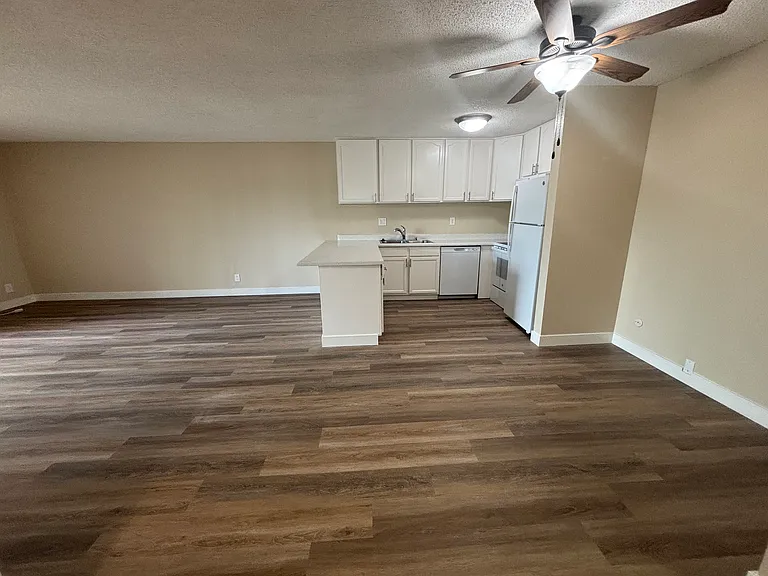 The Luxe Apartments — Photo 45