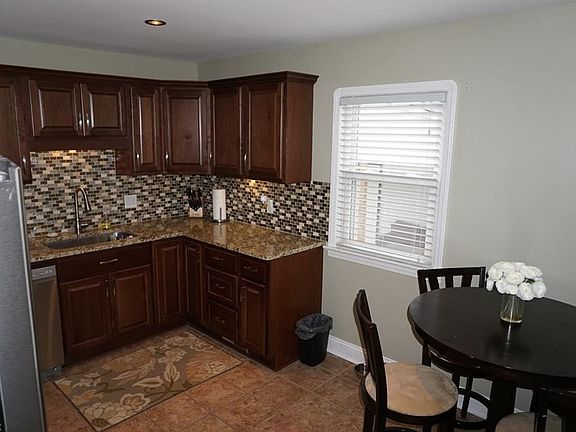 5th image of 3302 Parklane Dr