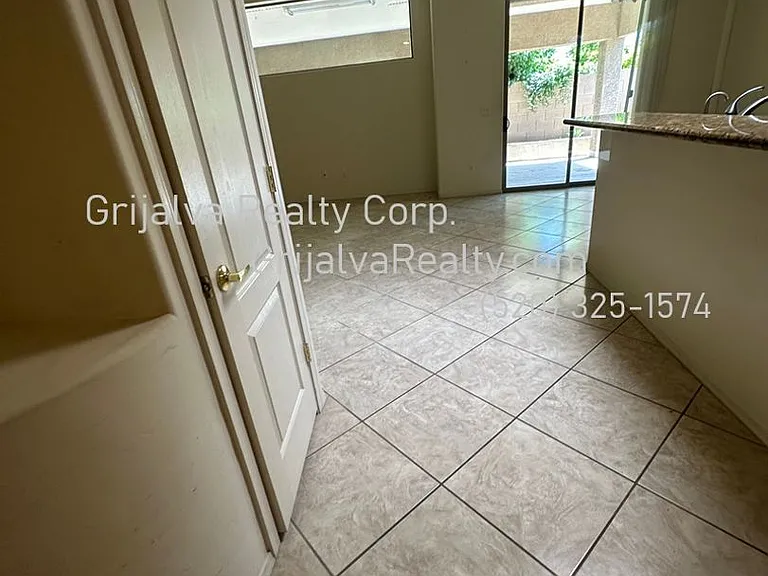 2277 W Floral Cliff Way — Photo 2