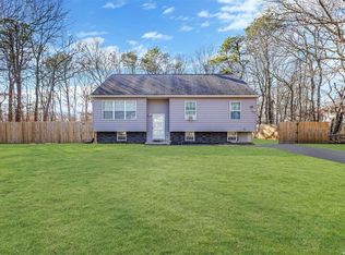 100 Flower Rd, Mastic Beach, NY 11951