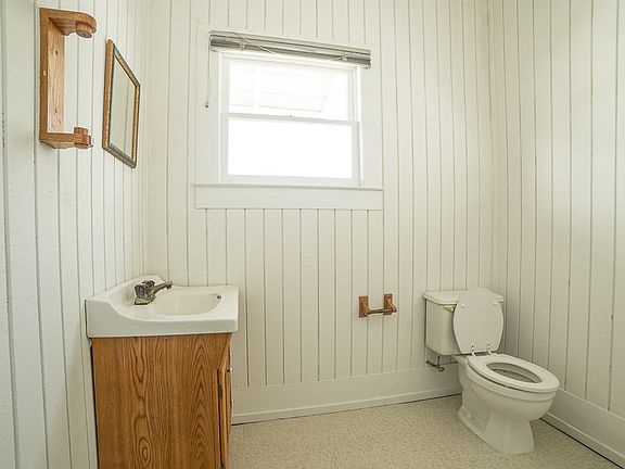 4th image of 804 Arendell Street