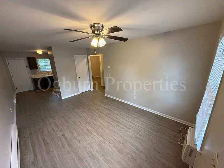 2123 Hollyrood St — Photo 4