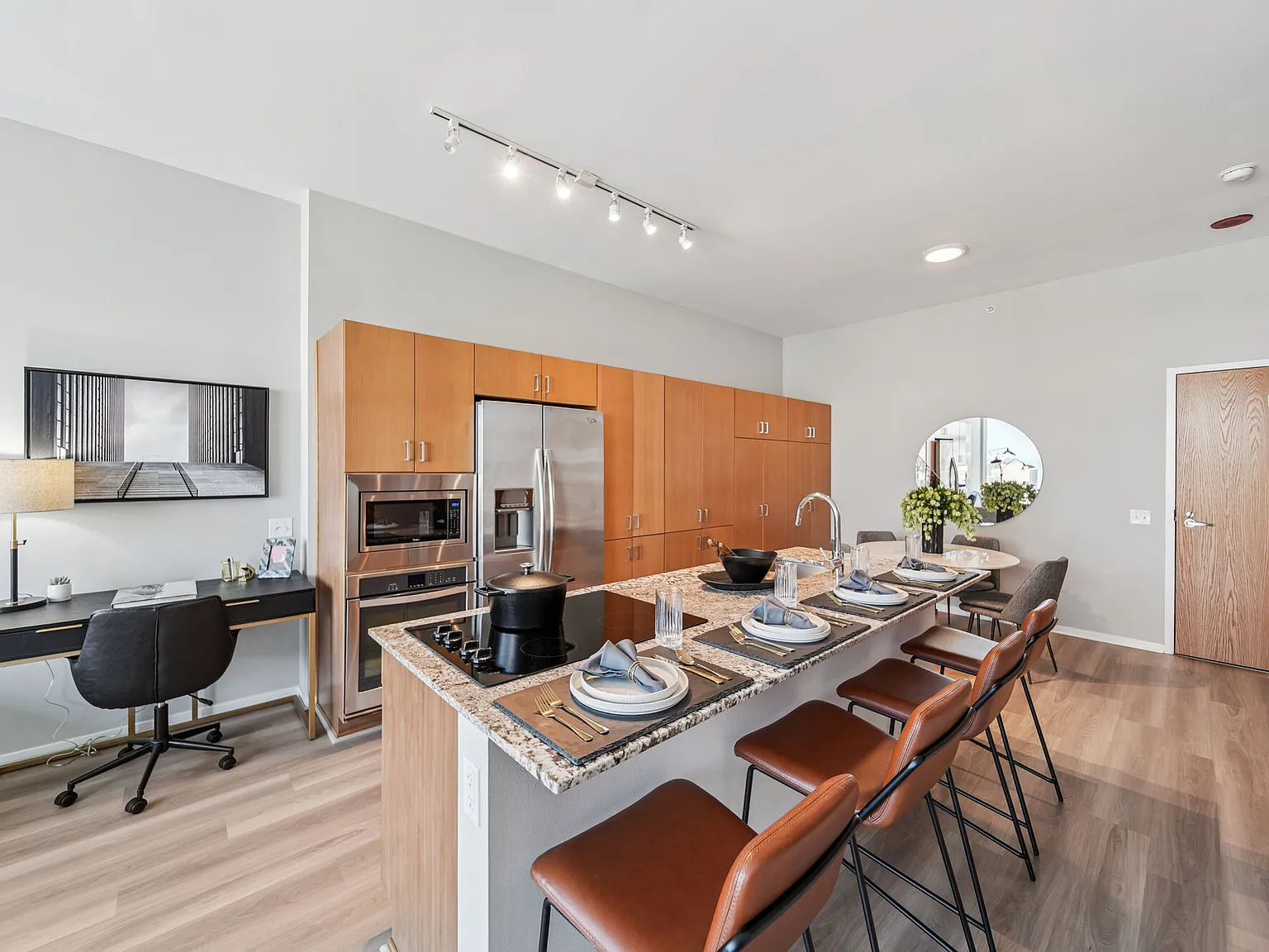Aston Chicago — Photo 4
