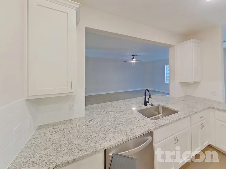 1106 Bullock Dr — Photo 7