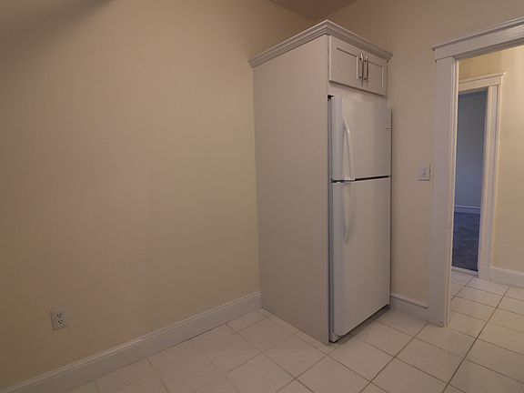3rd image of 126A Babcock St #B5