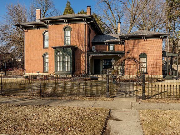 2nd image of 326 S 2nd St