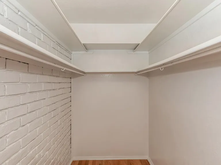 Esperanza Apartments — Photo 8