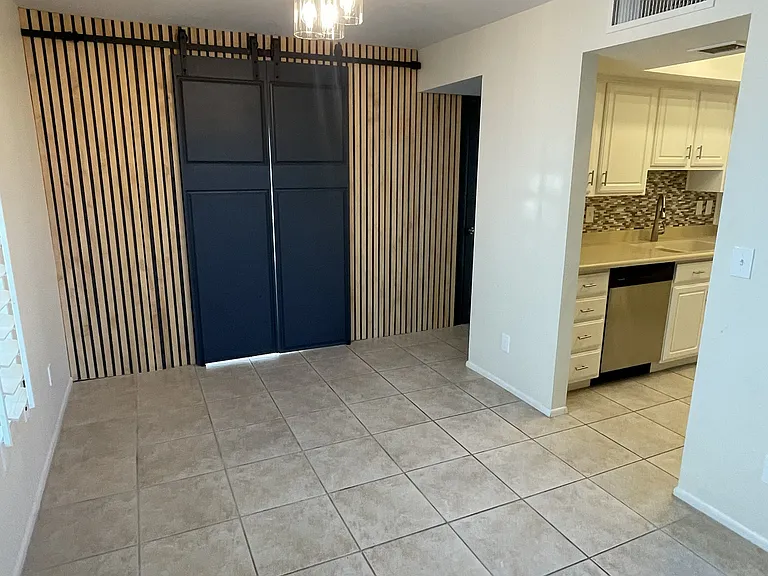 1014 E Michelle Dr — Photo 12