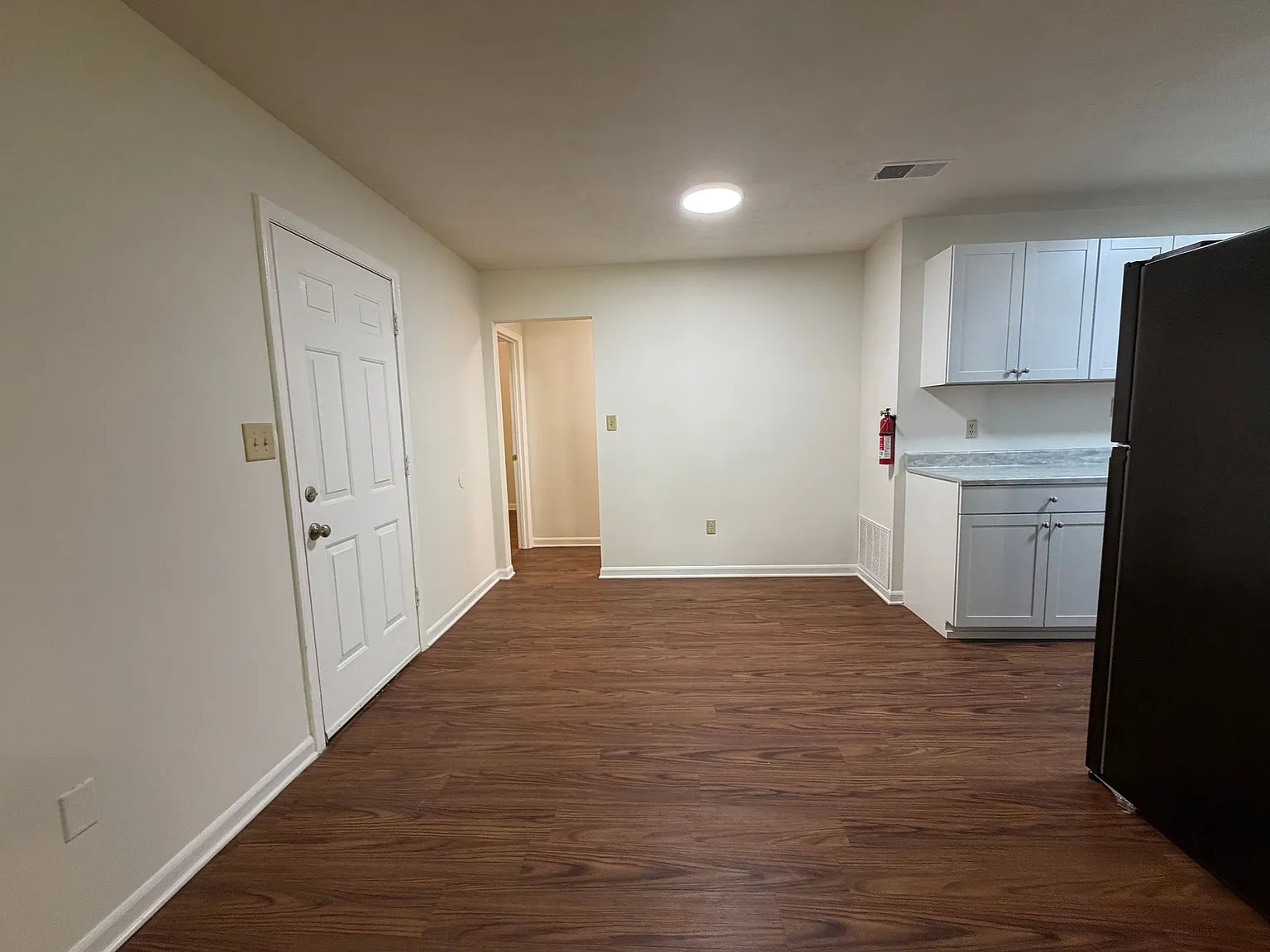 385/387 Jockey Club Dr — Photo 2
