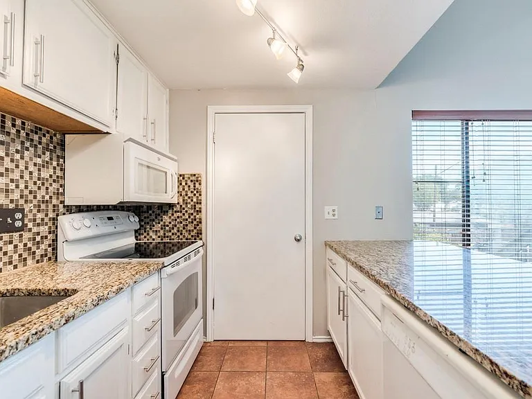 601 Nelray Blvd #13 — Photo 2