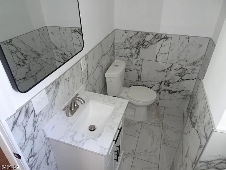 689 Sayre Ave — Photo 9