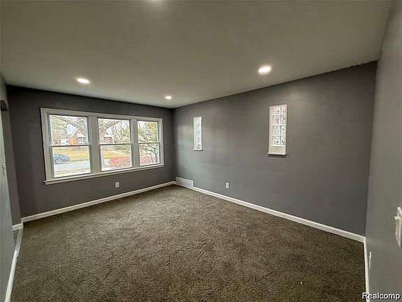 4th image of 17694 Teppert St