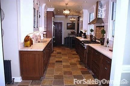 Kitchen : Lovely slate floors, granite counters. Seperate pantry/laundry room with sink.