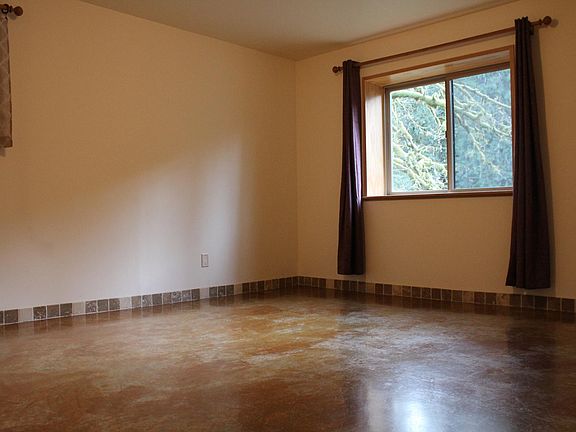 3rd image of 10915 296th Ave NE