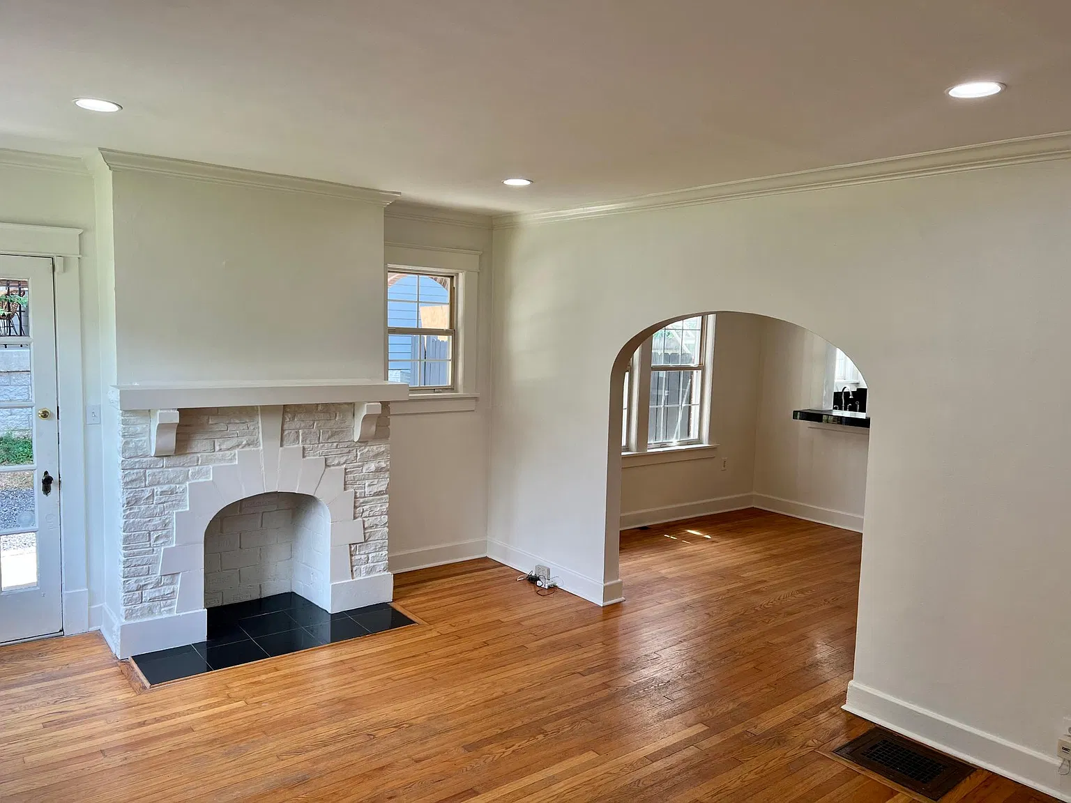 1012 Burchwood Ave — Photo 4