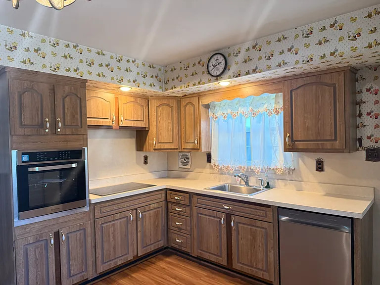 338 Rees Dr — Photo 23