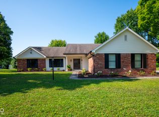 910 Williamsburg Ln, Zionsville, IN 46077