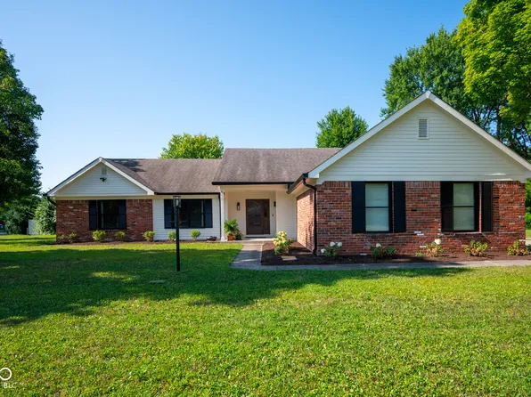 910 Williamsburg Ln, Zionsville, IN 46077