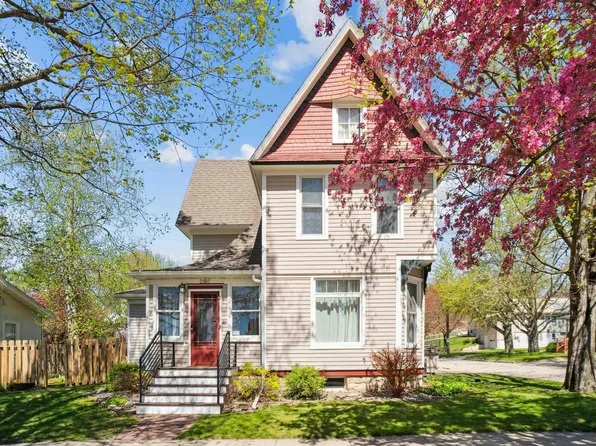 205 E Bridge St, Elkader, IA 52043