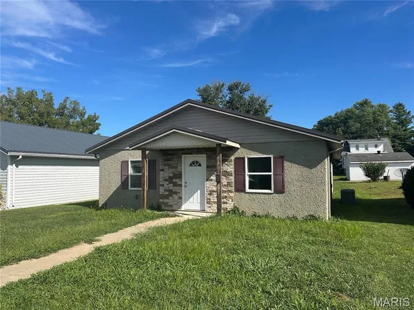 3916 Evans St, Hannibal, MO 63401