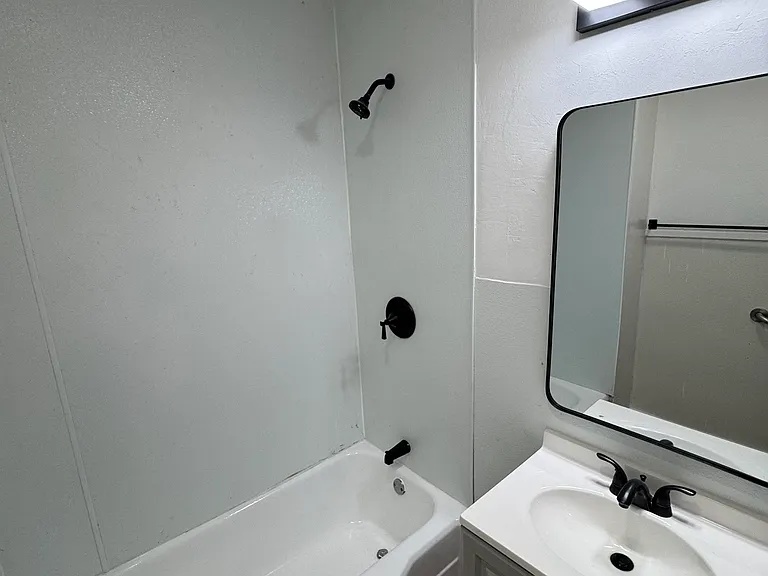 878 Granville Dr — Photo 3