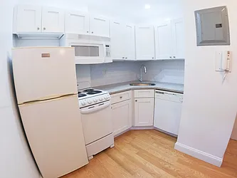 Rented by Urban Real Estate Inc