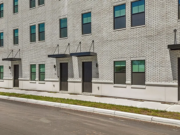 1218 E Kay St #14 — Photo 65