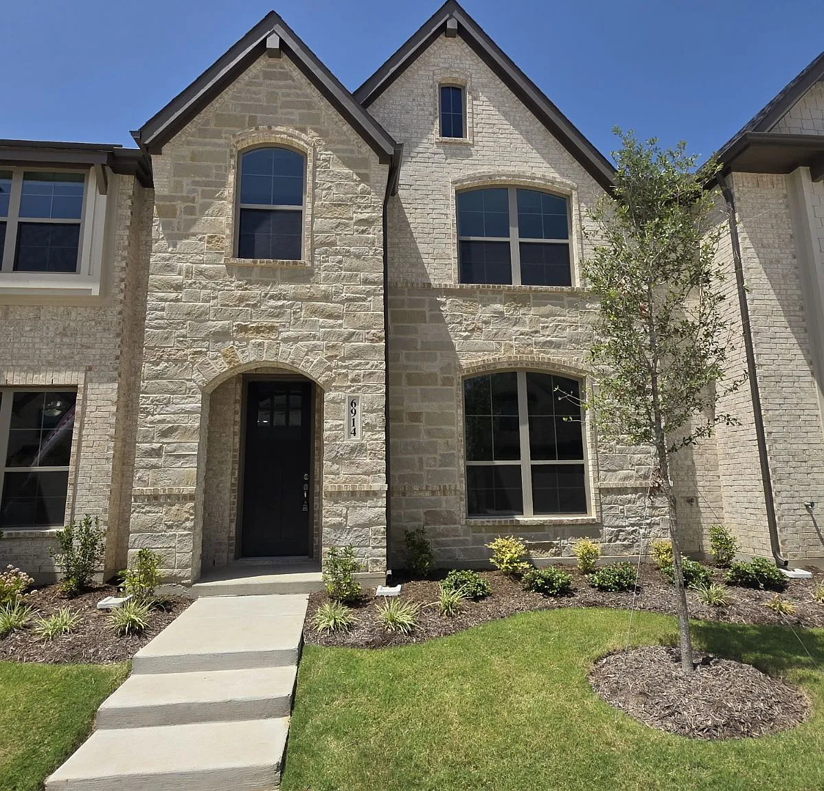 3 bed, 2.5 bath, $2,800 — Photo 2