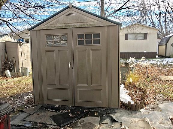 4th image of 135 Carefree Ln