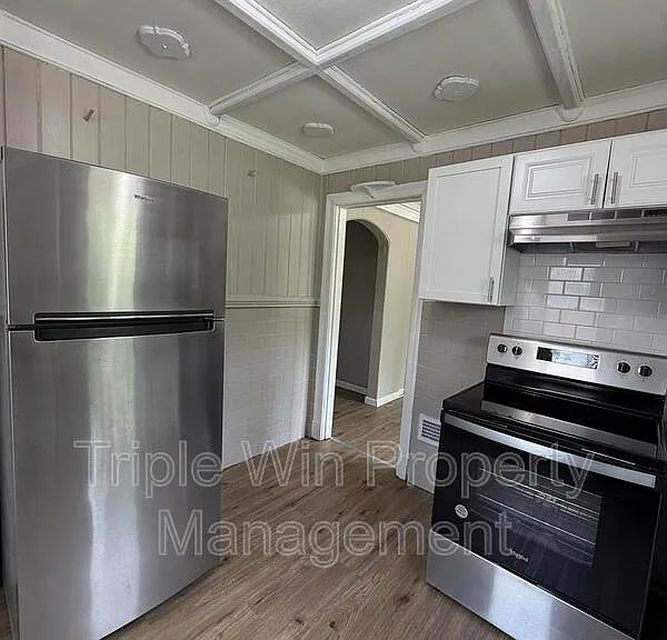 802 Rolwes Ave — Photo 16