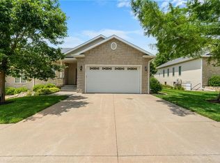 311 Simmer Dr, Wamego, KS 66547
