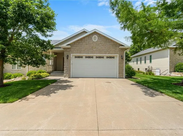 311 Simmer Dr, Wamego, KS 66547