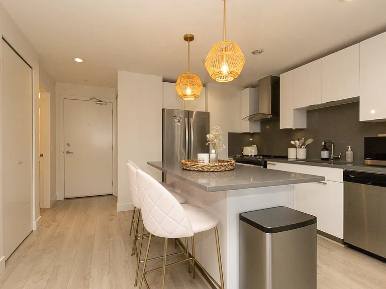 723 W 3rd St #429 — Photo 7