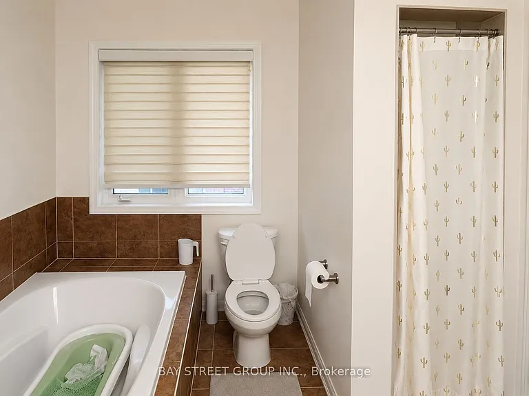 884 McEwan Dr — Photo 15