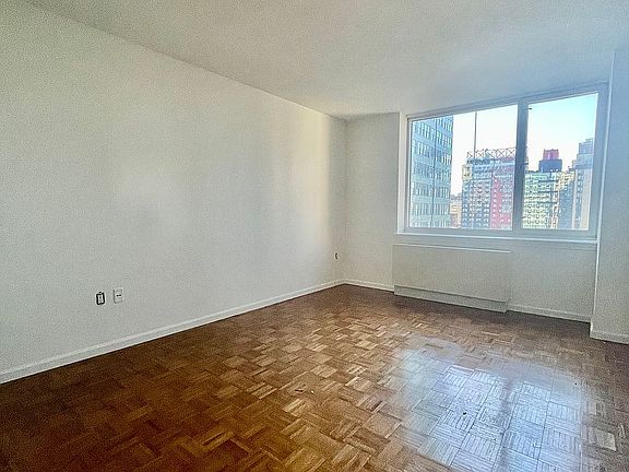 5th image of 350 W 43rd St APT 40D