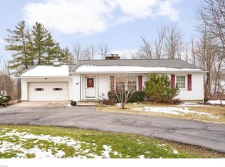 43 Cochran Rd, Aurora, OH 44202