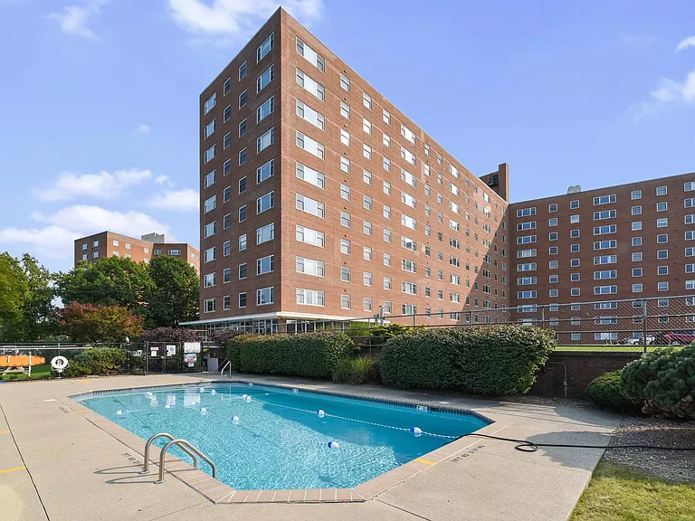 11850 Edgewater Dr #820 — Photo 40