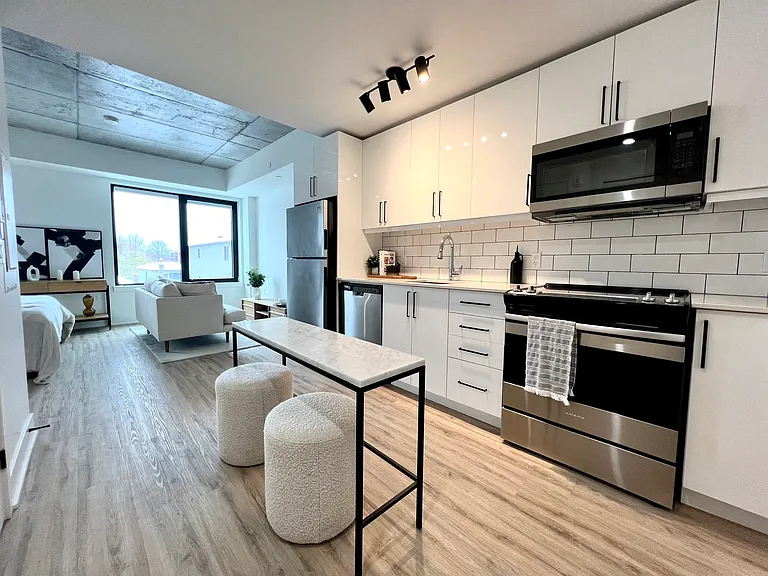 377 Winona Ave — Photo 11