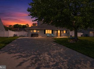 14 Hemlock Rd, Levittown, PA 19056