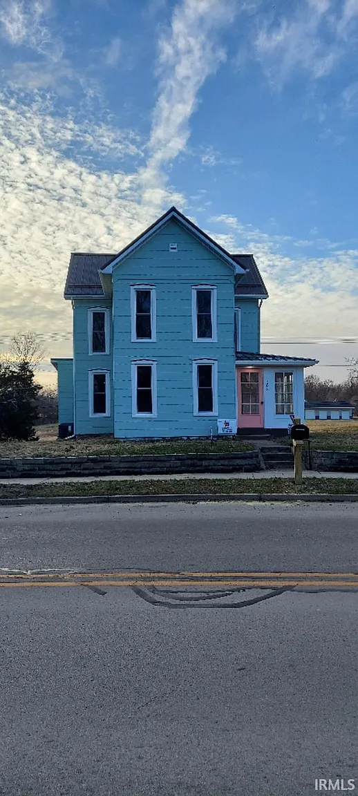 208 S Main St photo 1