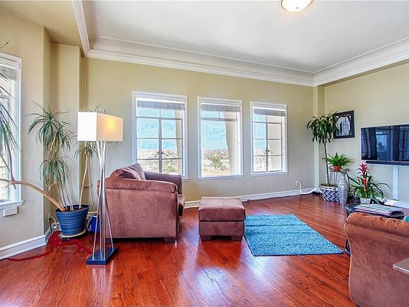 4th image of 800 E Ocean Blvd Unit 1402