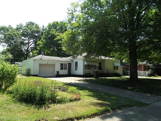 1st image of 620 Helena St