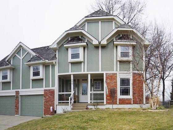 1st image of 180 NE Chinquapin Ct