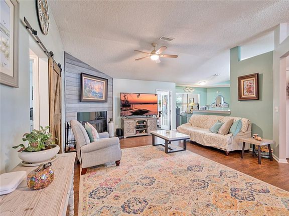 4th image of 96542 Sweetbriar Ln