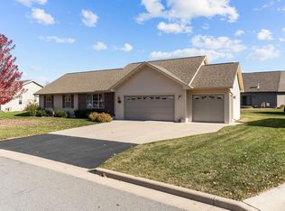 1301 Fieldview Dr, Menasha, WI 54952