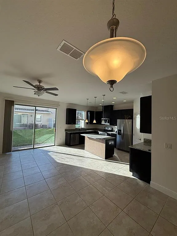 3 bed, 2.5 bath, 1353 sqft, $2,500 — Photo 2